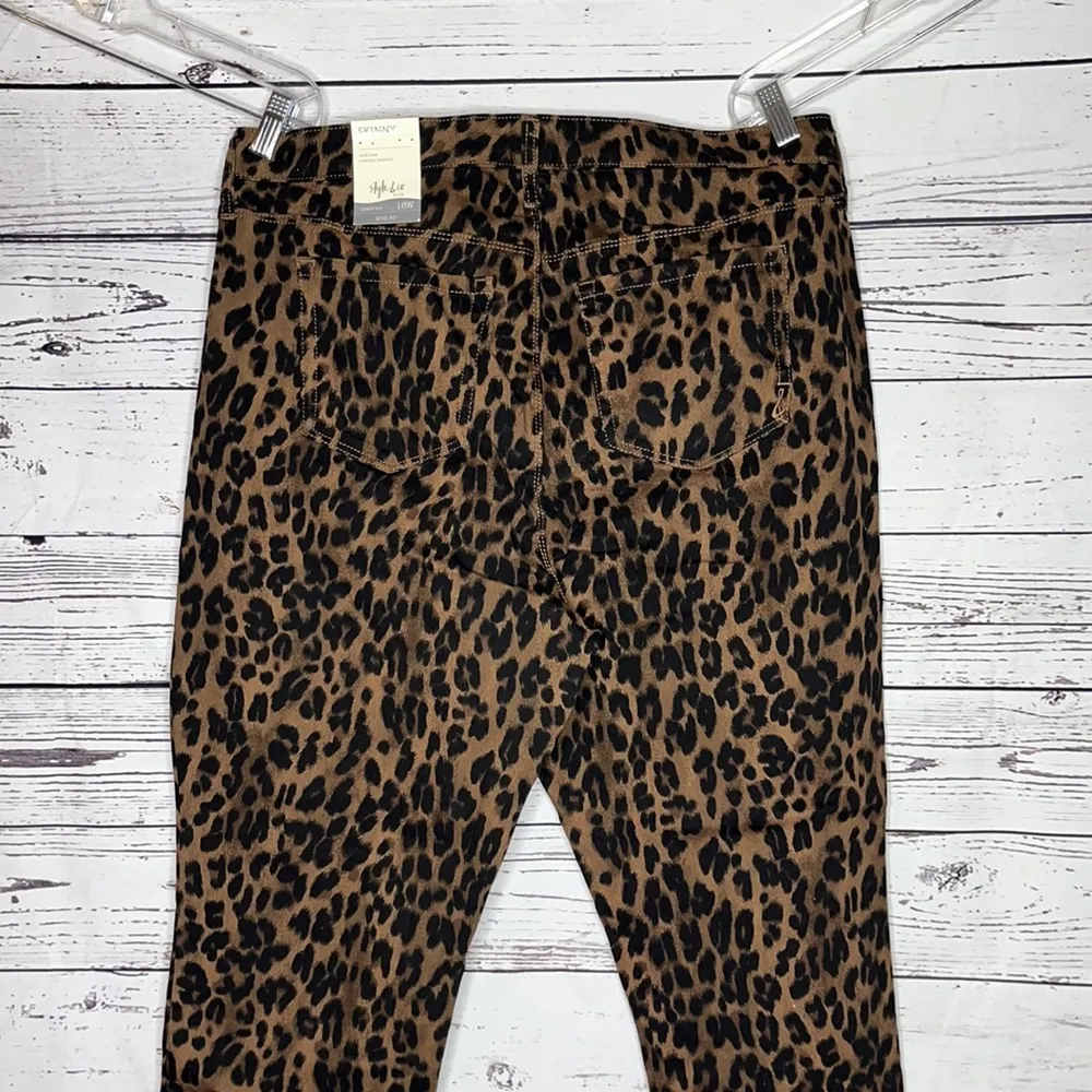 Style & Co NWT Size 16W Classic Brown Animal Print Curvy Skinny Leg Jeans - Image 4
