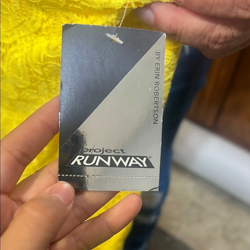 Project runway Bright Yellow Lace Skirt Size 10 - Image 4