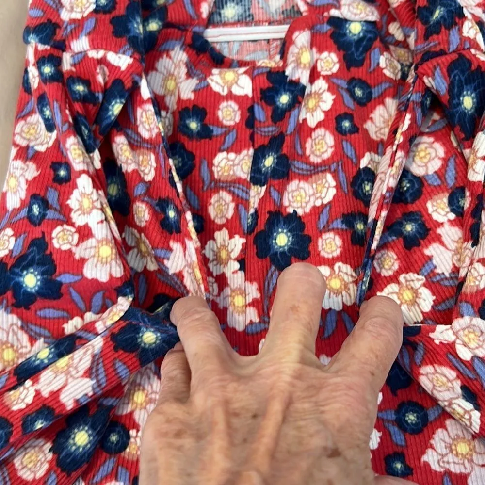 Spoiled szM red/blue flowered romper w/small opening in front & keyhole back GUC Red Size M - Image 6