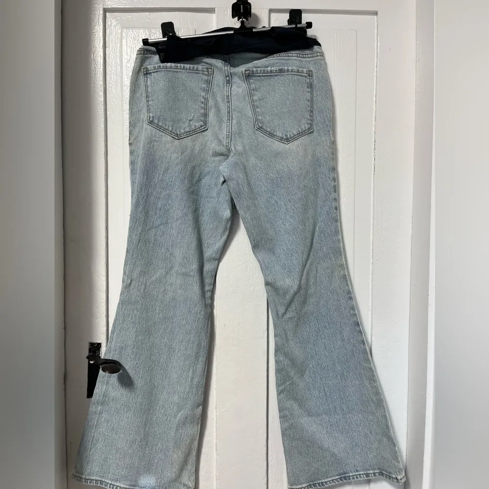 NWT Old Navy Full Panel Light Wash Distressed Flare Jeans 8 short - Image 2