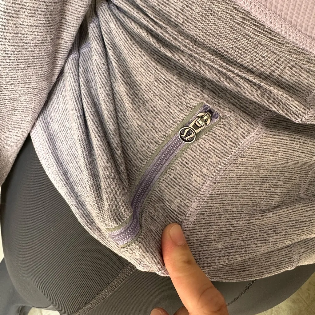 Lululemon Matching Set size 6 leggings and size‎ 4 pull over - Image 4