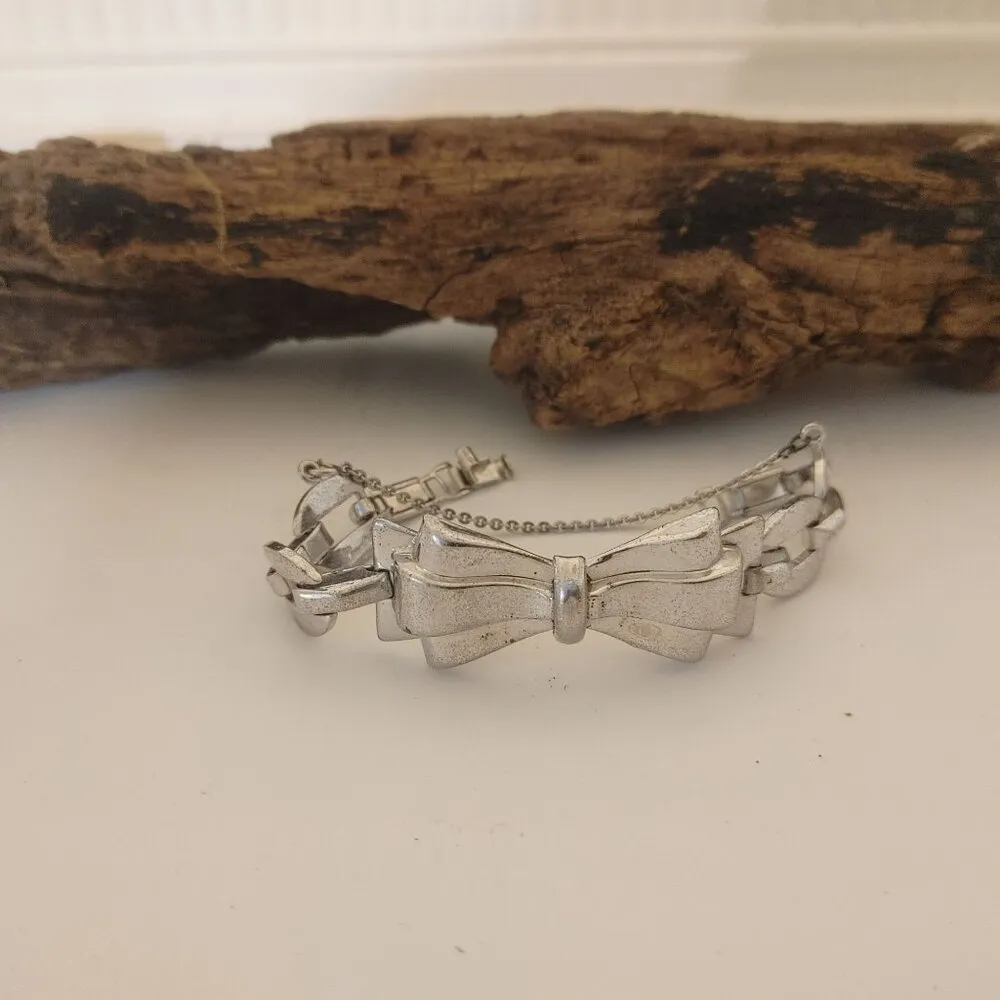 Barclay Silver Tone Bow Link Bracelet Vintage Safety Chain Womens Jewelry - Image 8