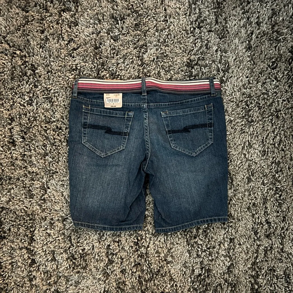 🩳 NWT Women’s Bermuda Shorts - Image 2