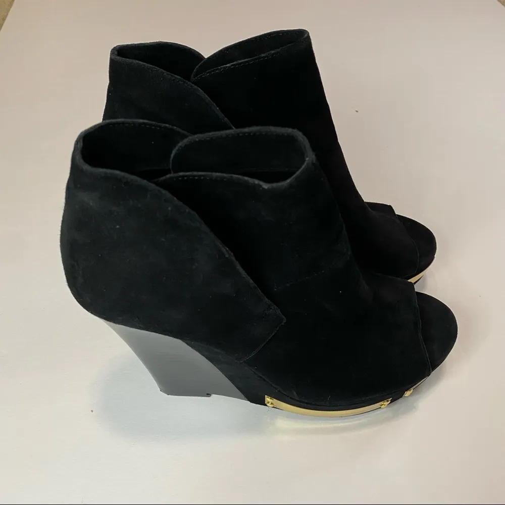Vince Camaro Wilian Open-toe Suede Bootie in Black - Image 7