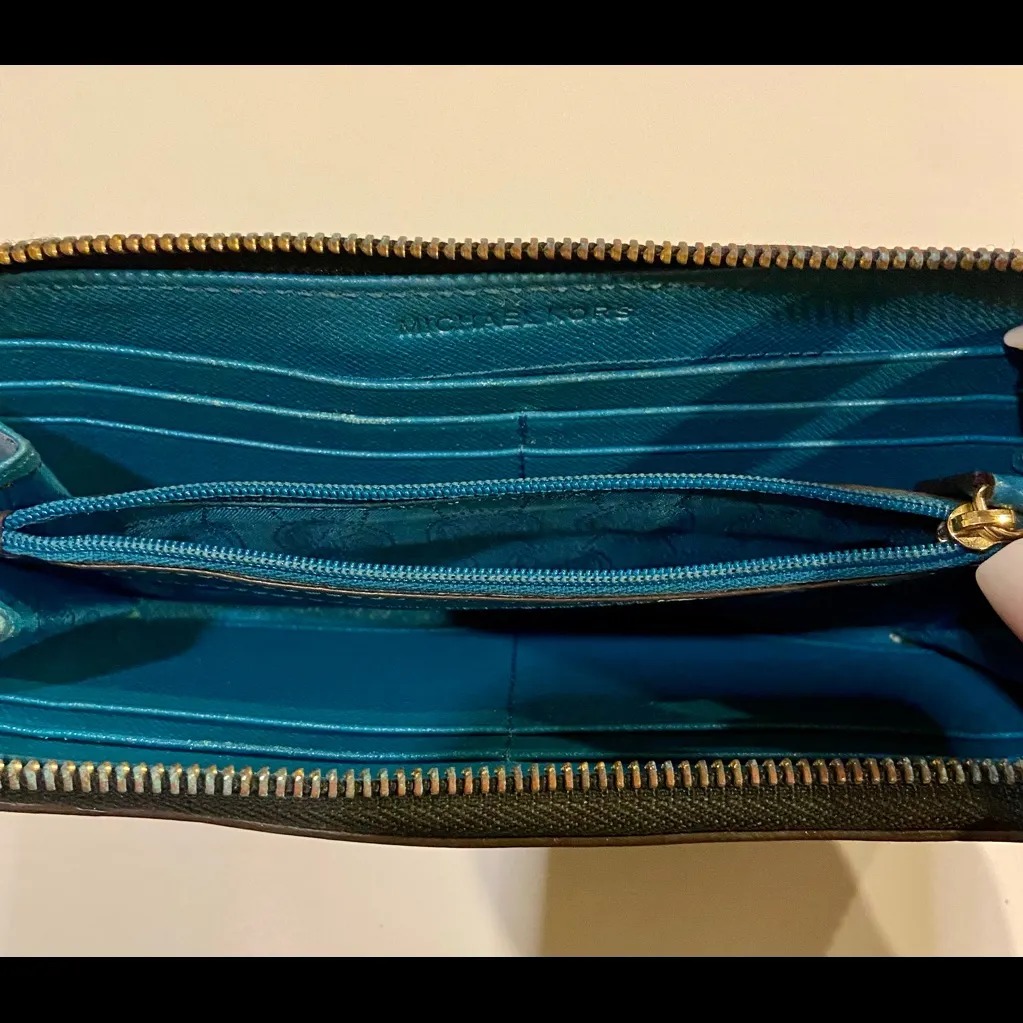 Michael Kors Black Leather Zip Wallet - Image 4