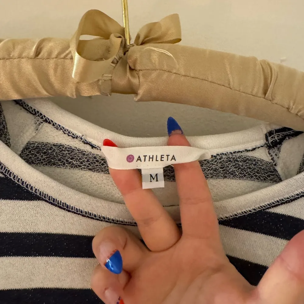 athleta size M lightweight sweatshirt material short sleeve stripped top - Image 3
