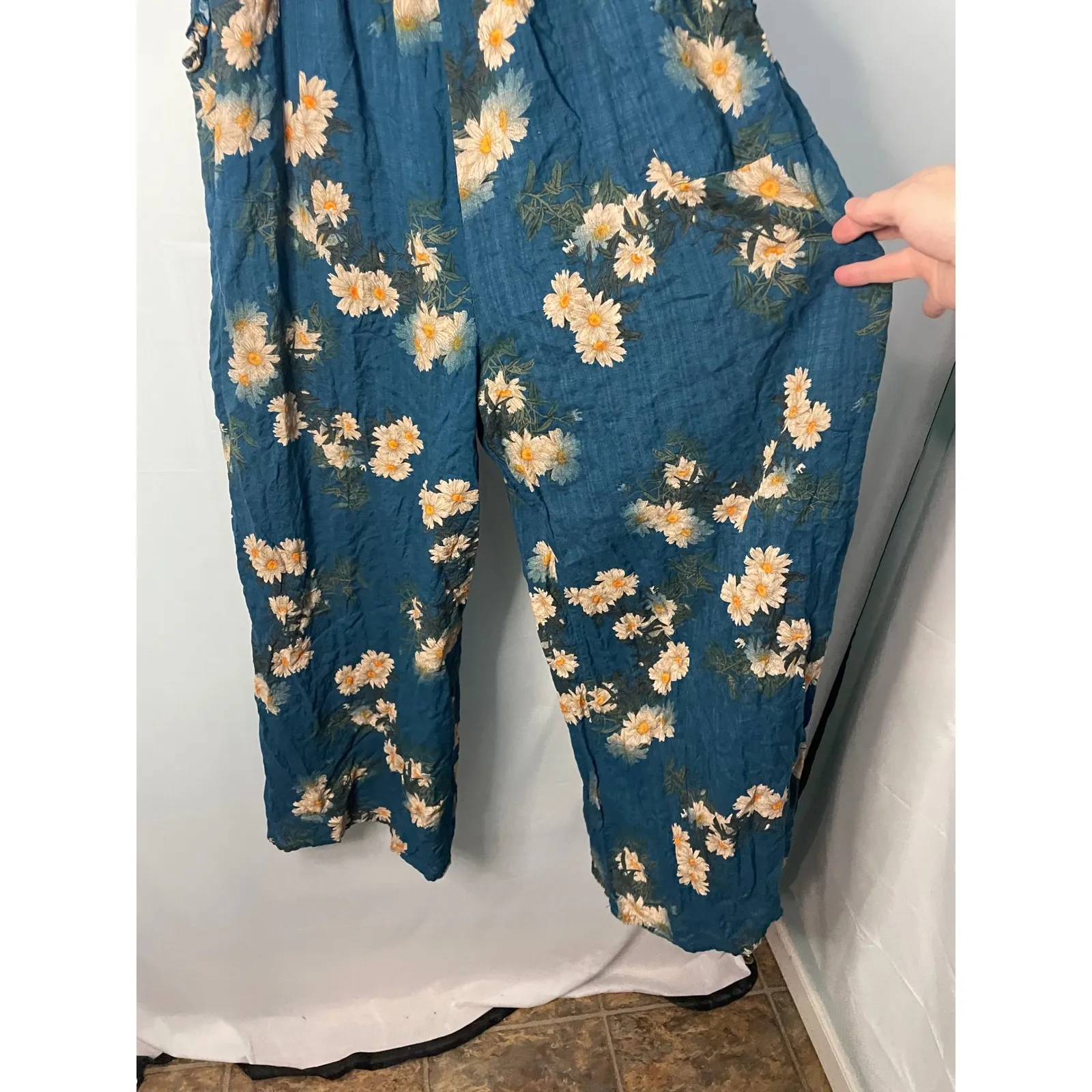 Davi & Dani Teal Floral Smocked Jumpsuit Wide Leg Pockets Size LARGE - Image 3