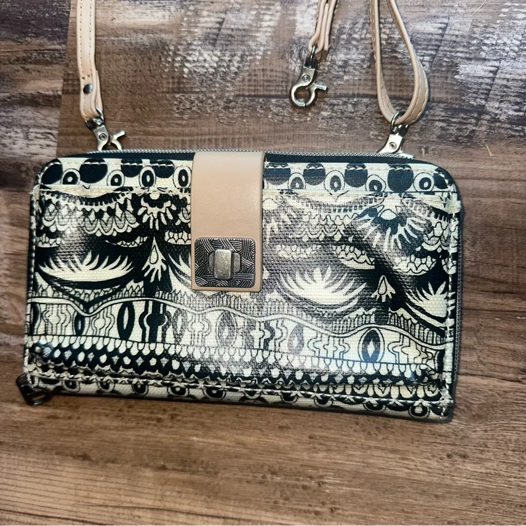 Sakroots Crossbody/Wristlet Zip Around wallet purse Black & cream print - Image 3
