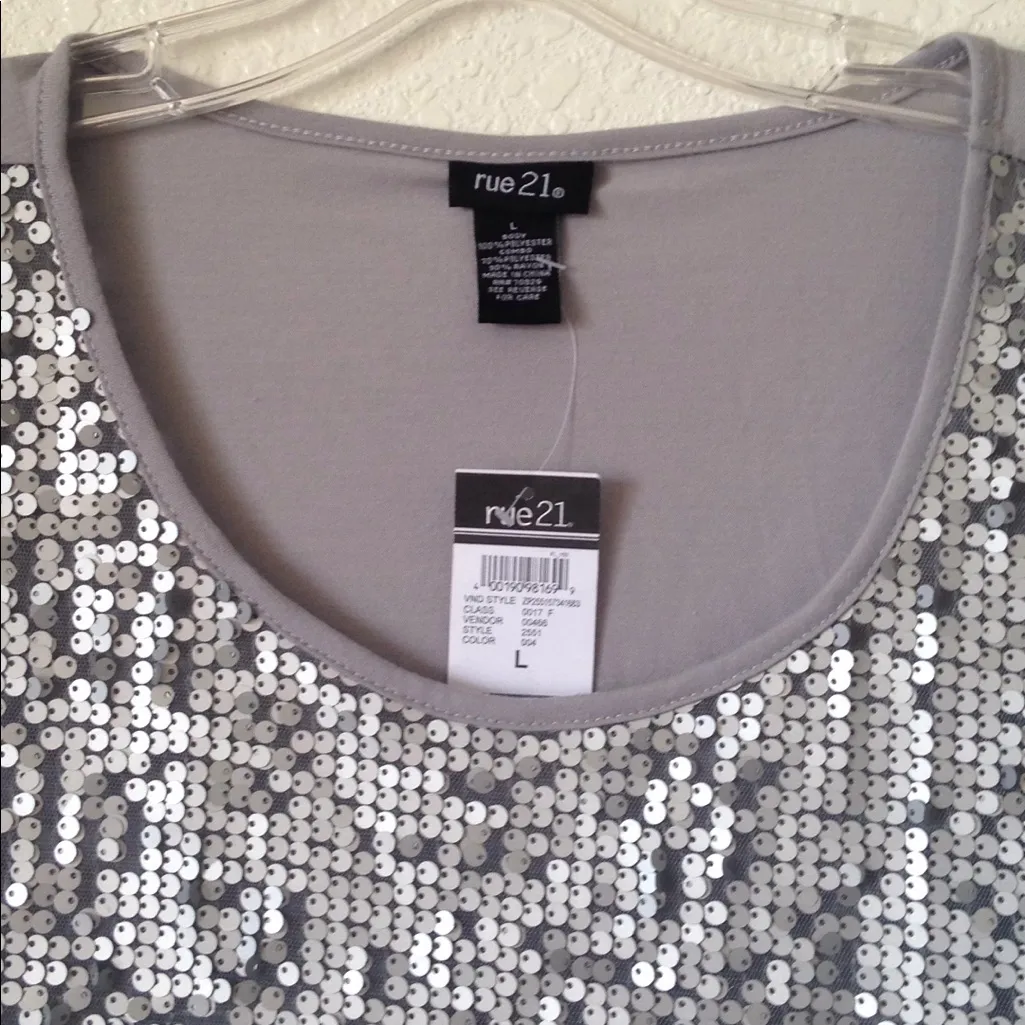 FINAL MARKDOWN Ladies' NWT Rue 21 Top w/Sheer Sequined Front lrg - Image 2
