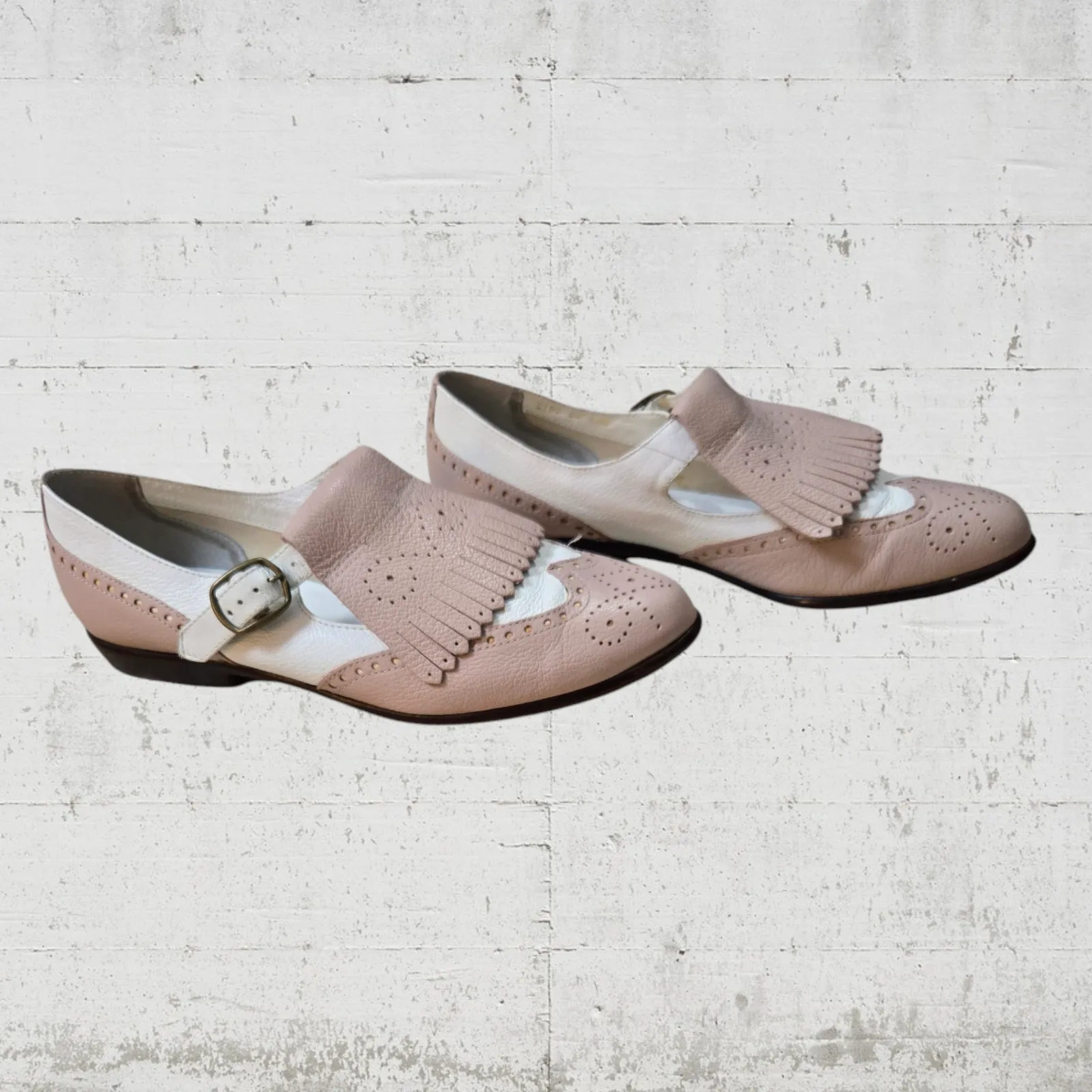 90s Vintage White Mauve Pink Kiltie Wingtip Leather Mary Jane Loafers Size 6.5 - Image 2