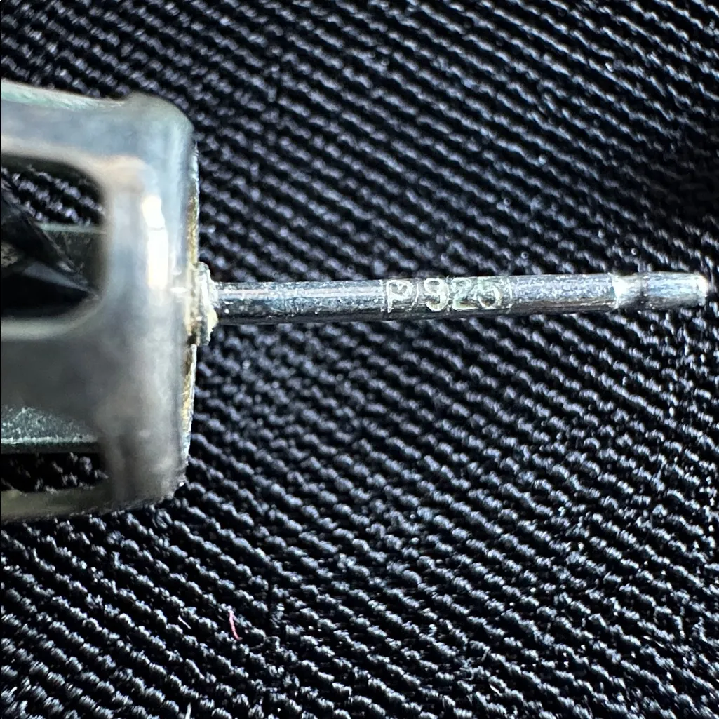 Black spinel EUC 925 sterling pierced stud earrings. Appx. 8mm round gemstones - Image 5