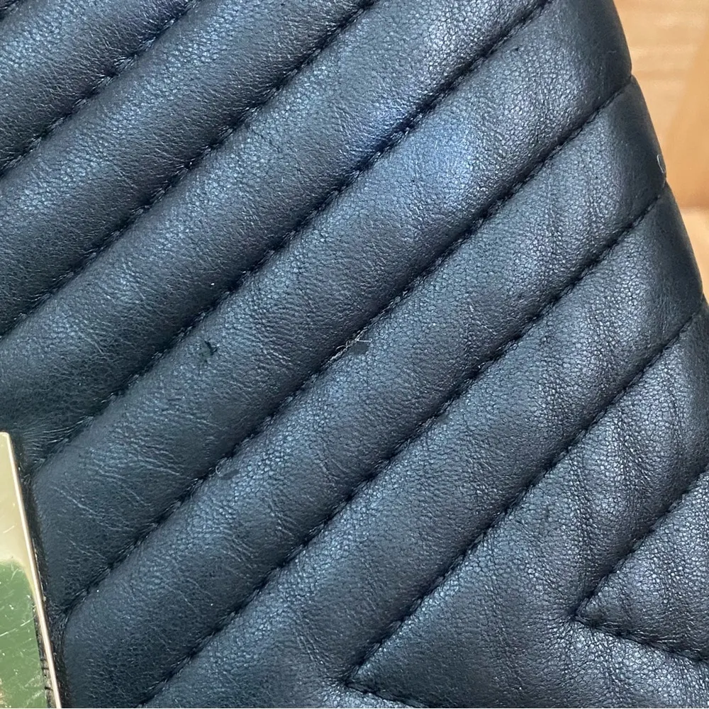 MICHAEL KORS Susannah Black Diagonal Quilted Leather Lock Clutch Shoulder Bag - Image 11