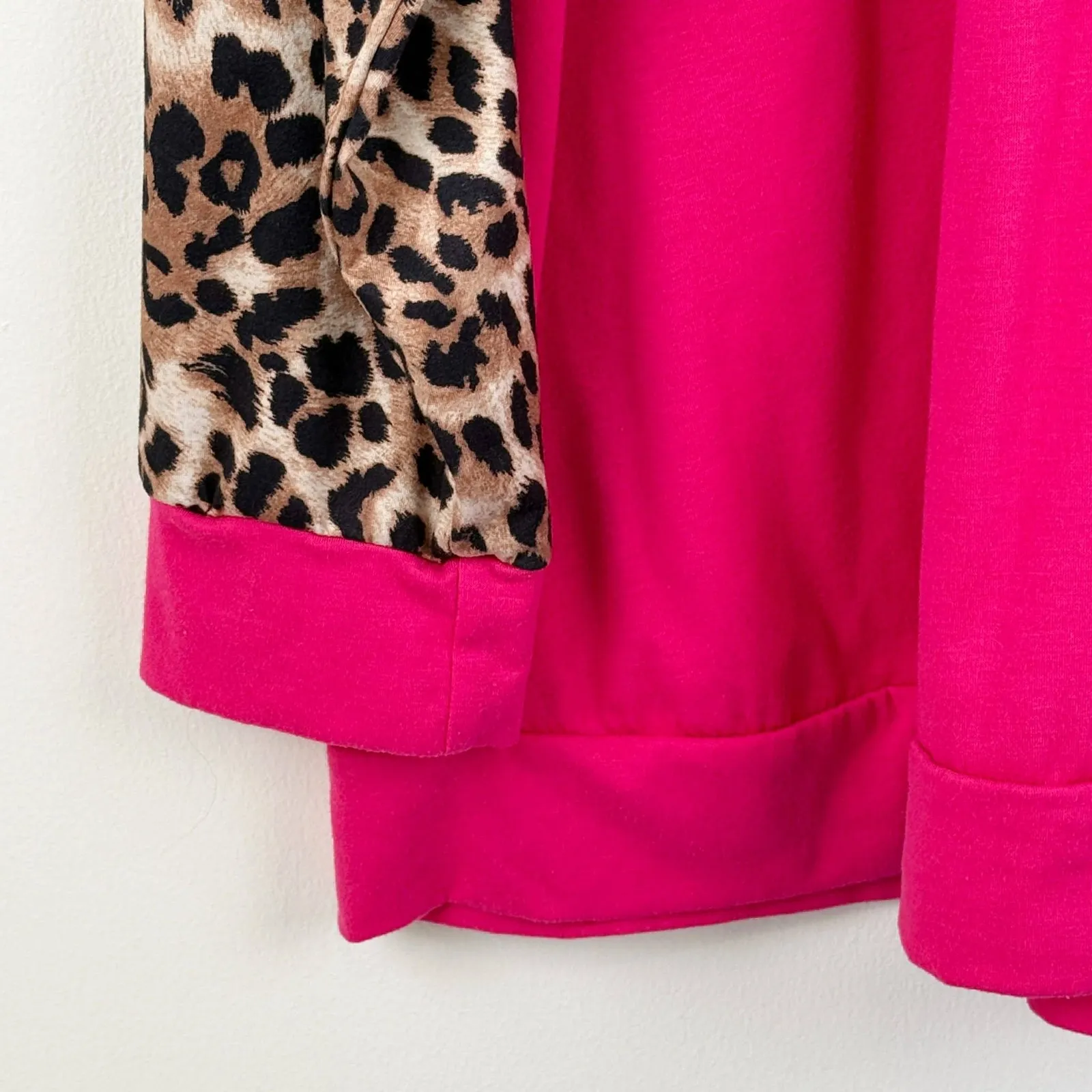 Hot Pink Leopard Print Sequin Pocket Raglan Top Women's 2XL Size XXL - Image 4