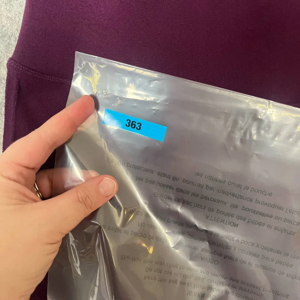 Sculptknit by Fabletics Woman Size Small Sculpting athletic leggings purple‎ - Image 3