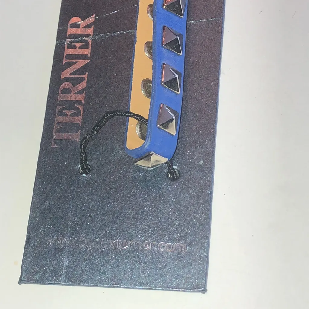 Terner Blue Studded Watch NEEDS BATTERY - Image 4