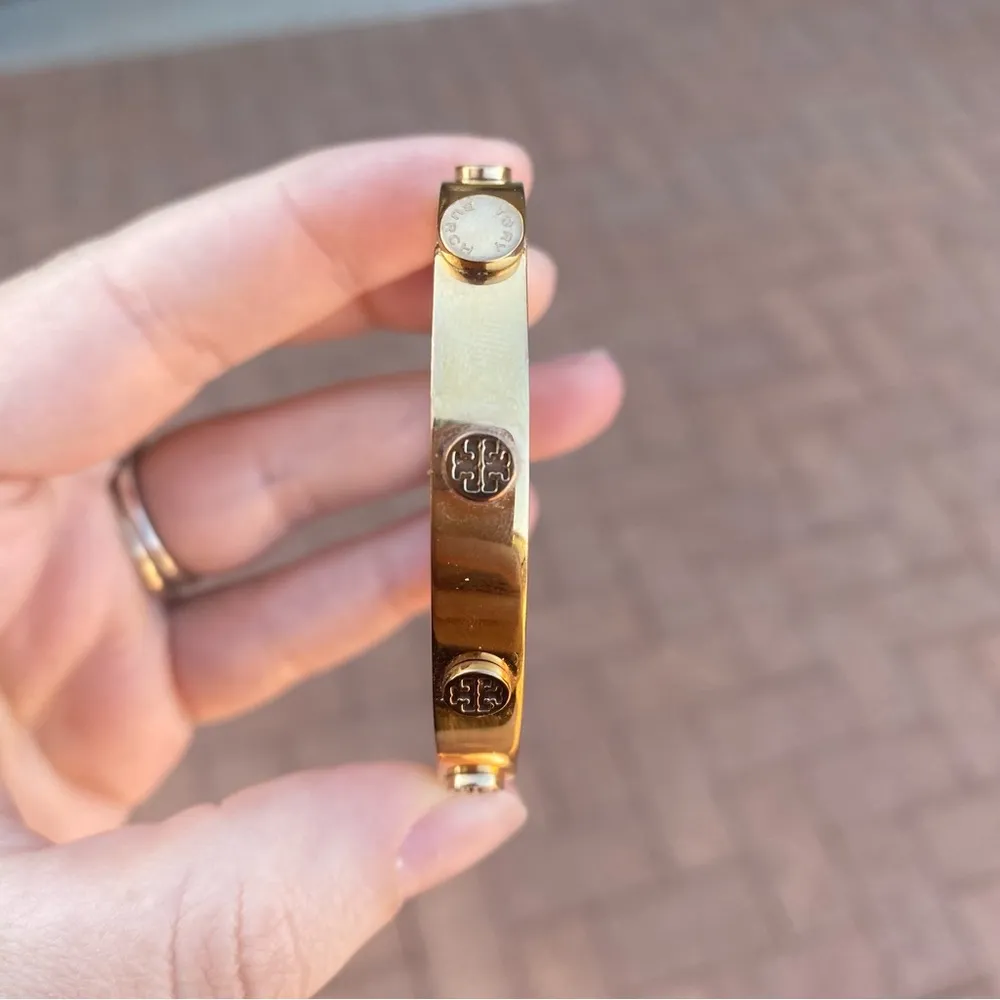 Tory Burch Gold Elegant Bracelet clasp closer - Image 4