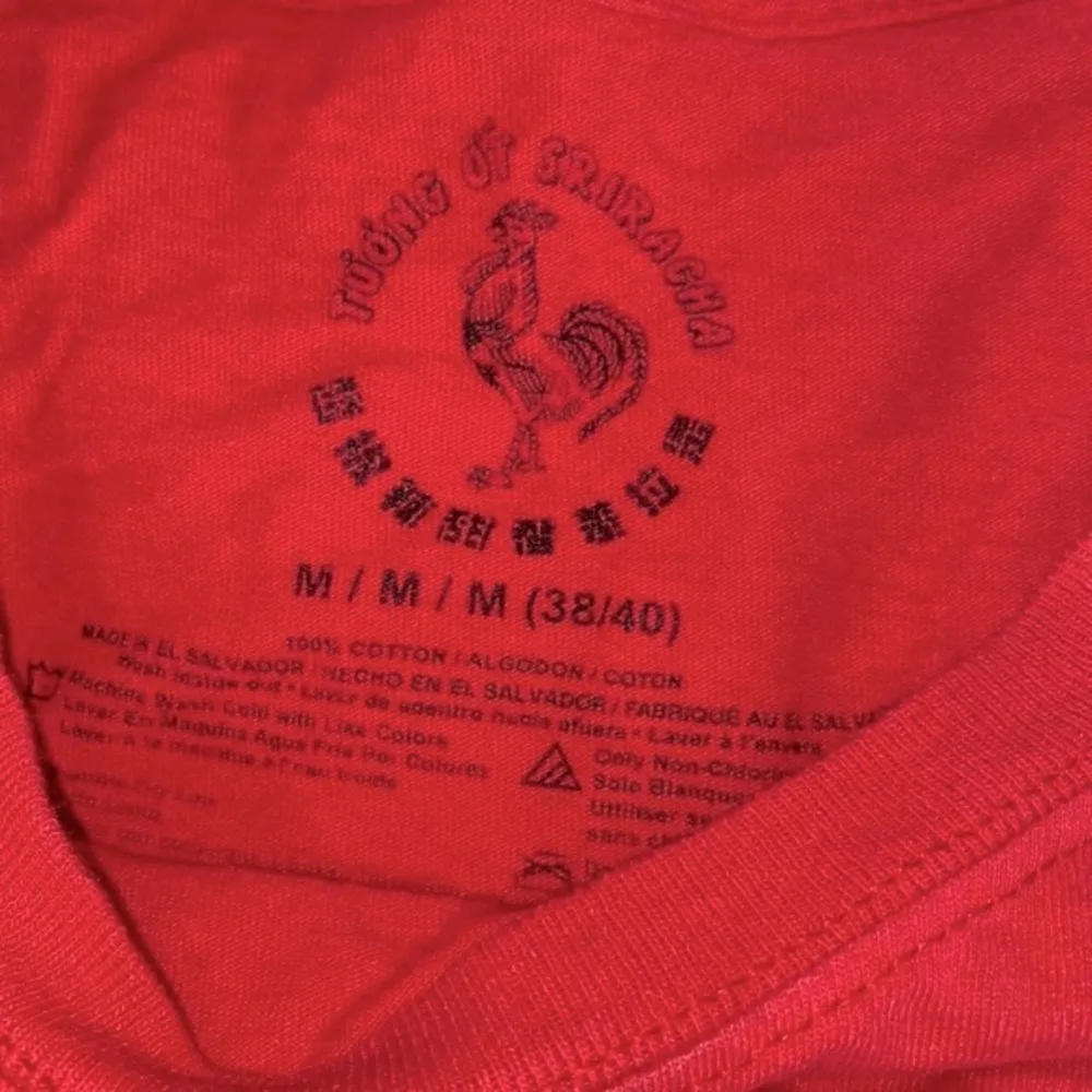 Sriracha hot chili sauce red graphic T - Image 4
