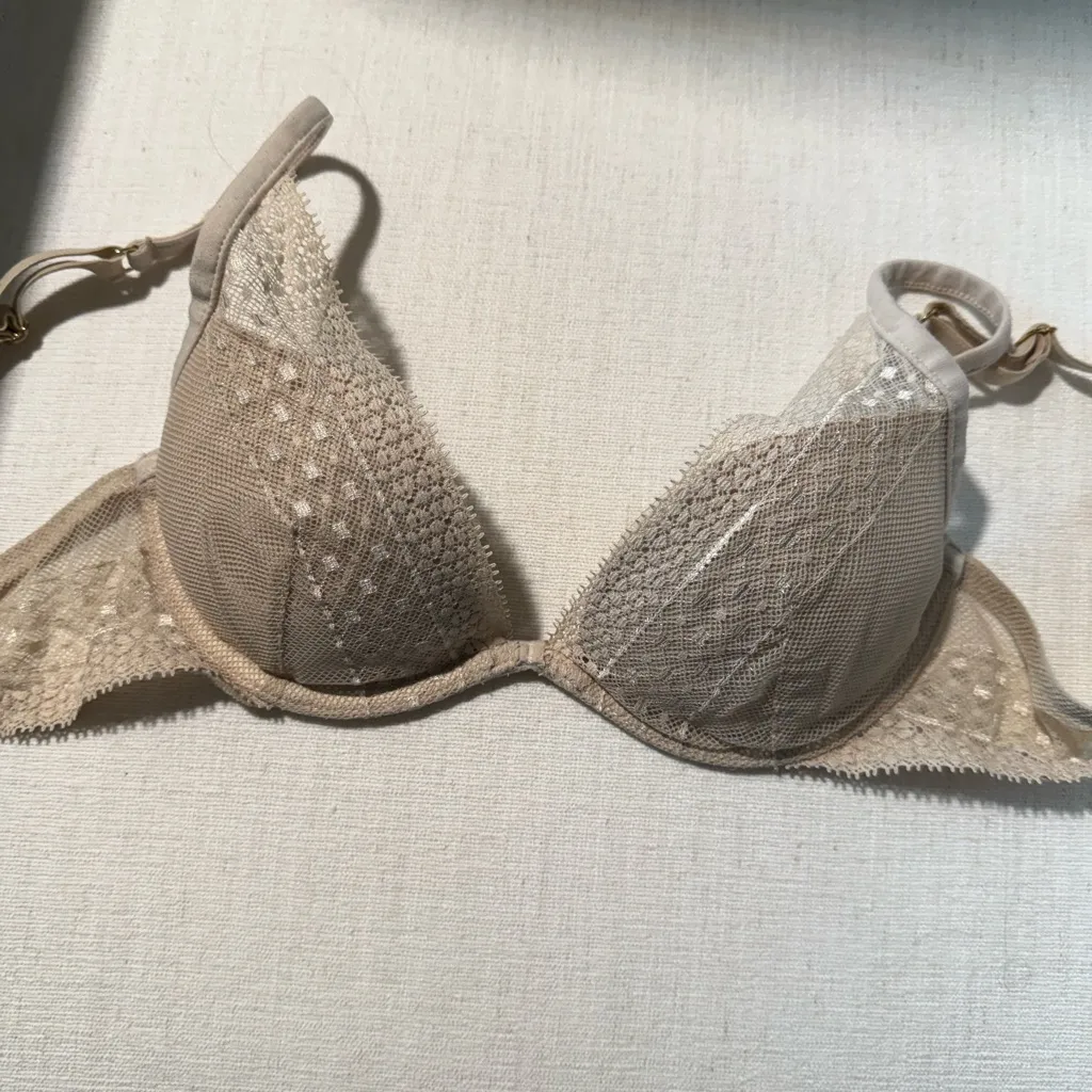Victoria's Secret Incredible Lace Plunge Bra in Soft Cream - Image 2
