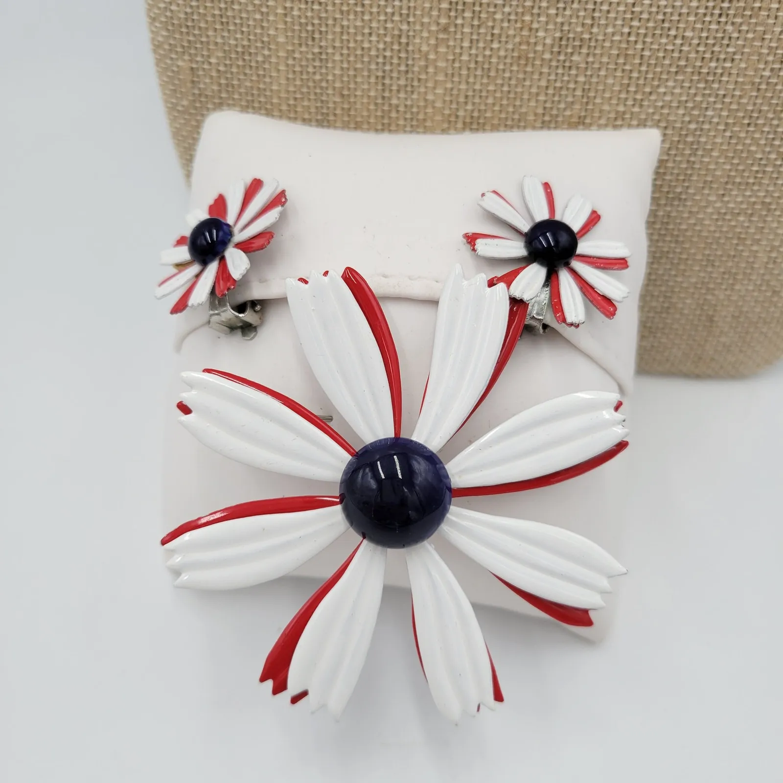 Womens Jewelry‎ Set White Red Cute Enamel Daisy Flower Pin and Earrings Set - Image 9