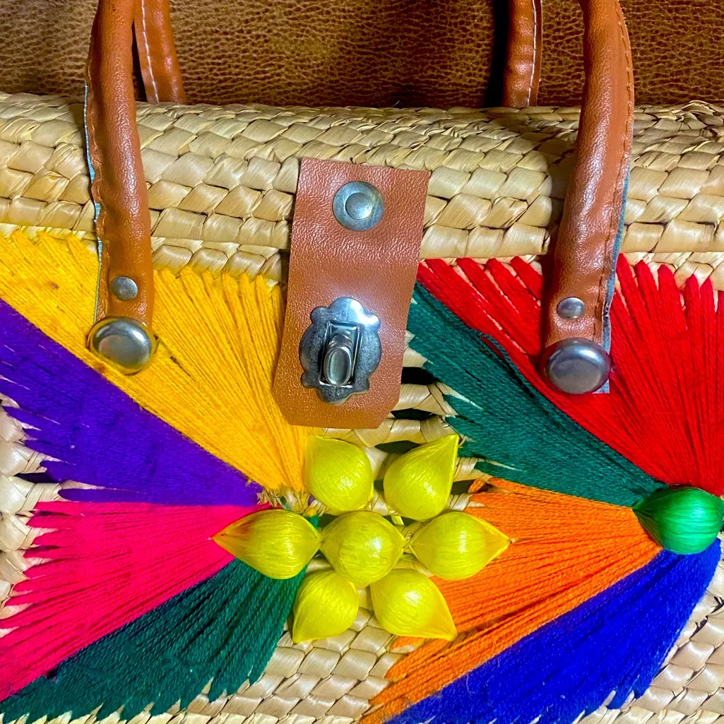 Vintage 1950s Straw Woven Mexican Folk Art Handbag with Tassels Red - Image 8