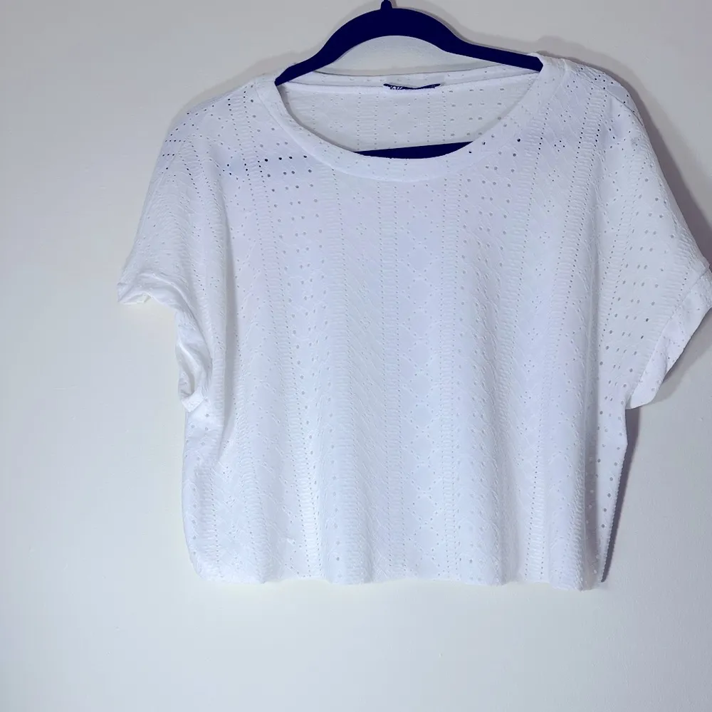 Zara eyelet boxy crop top oversized white size small - Image 6