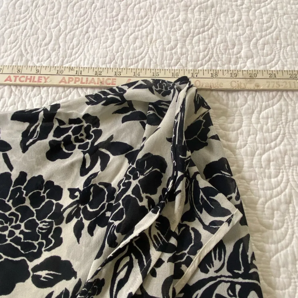 Talbots Silk and Wool Blend Floral Wrap Skirt White with Navy Print Size 12P - Image 10