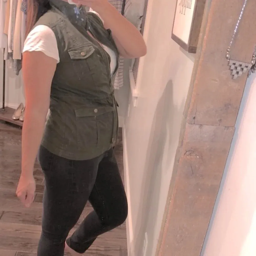 MERONA small military green cargo vest - Image 3