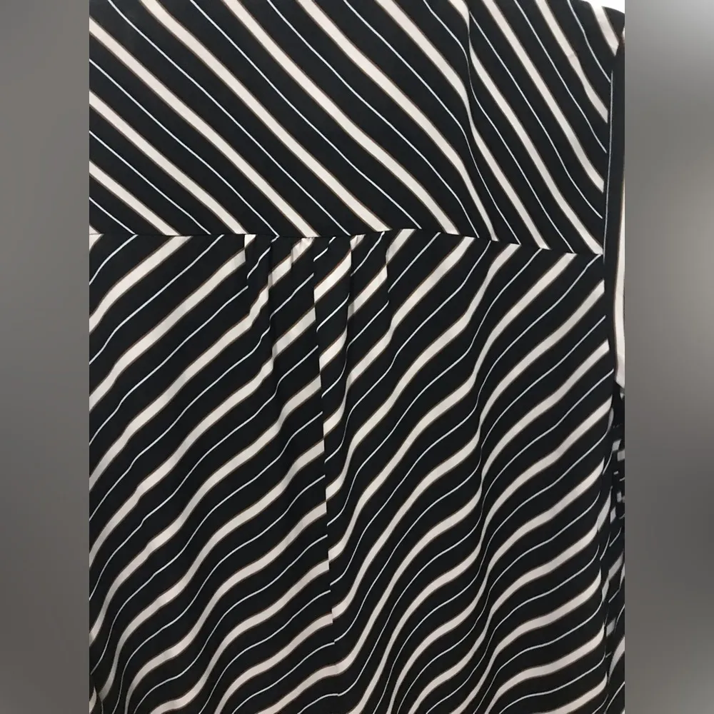 Ann Taylor Blouse Button  Black Cream Stripes Long Sleeve sheer flowy, size M - Image 4