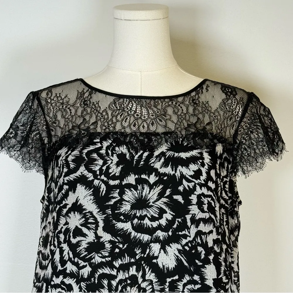 Ann Taylor Short Sleeve Blouse Black And White Floral Lace Women’s Size Small - Image 4