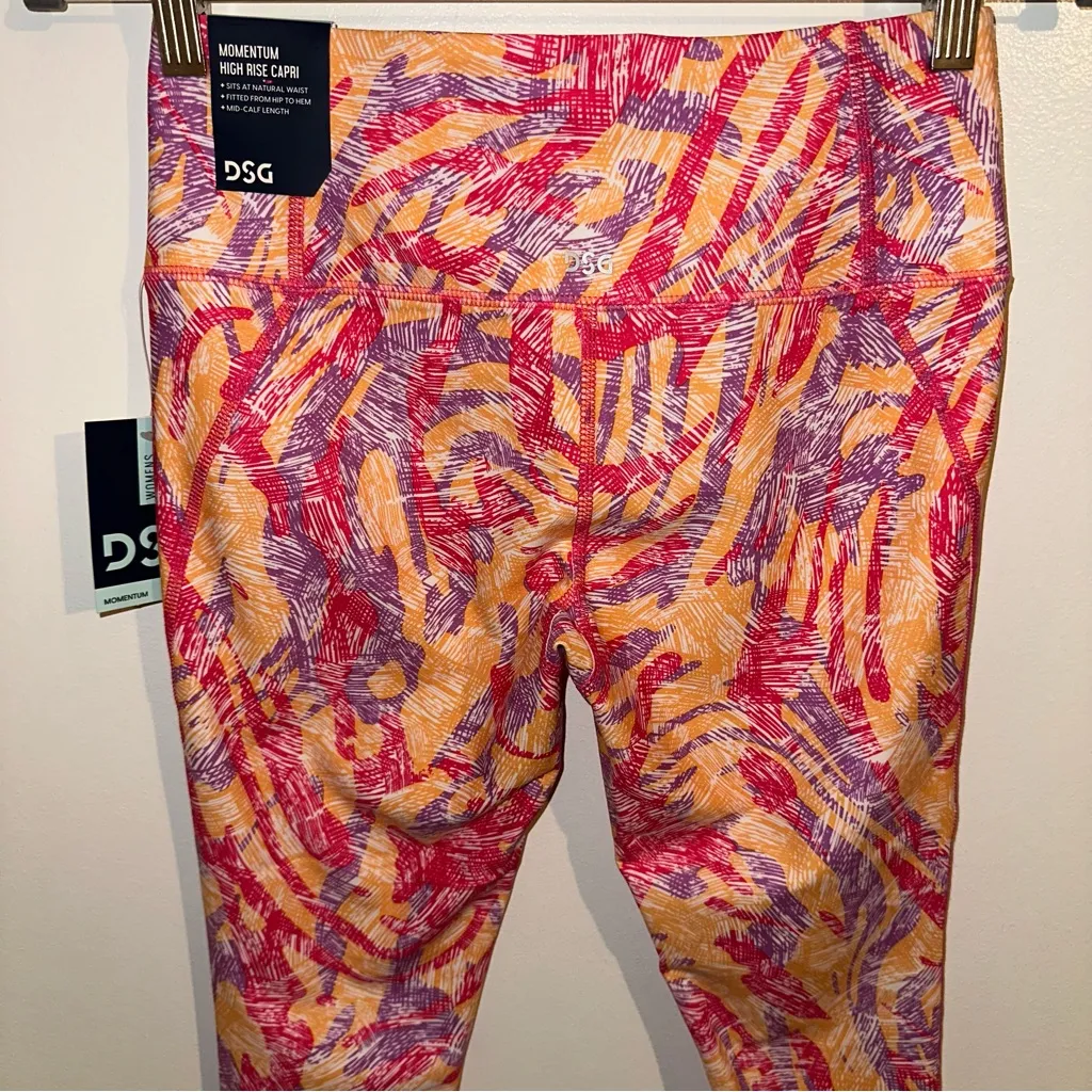DSG women’s momentum capri Workout pants in abstract zebra tangerine size small Pink - Image 5