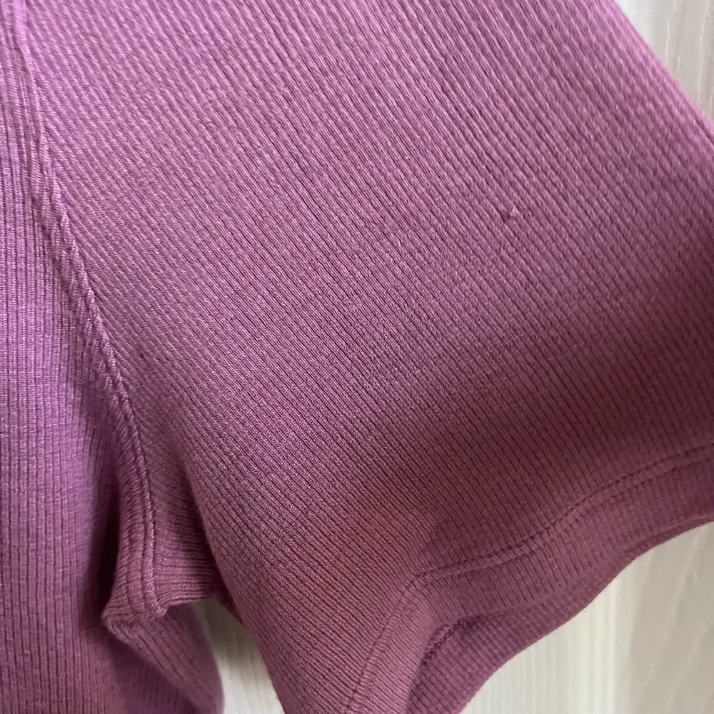 lululemon athletica Hold Tight Cropped T-Shirt Velvet Dusk -Size 8 - Image 6