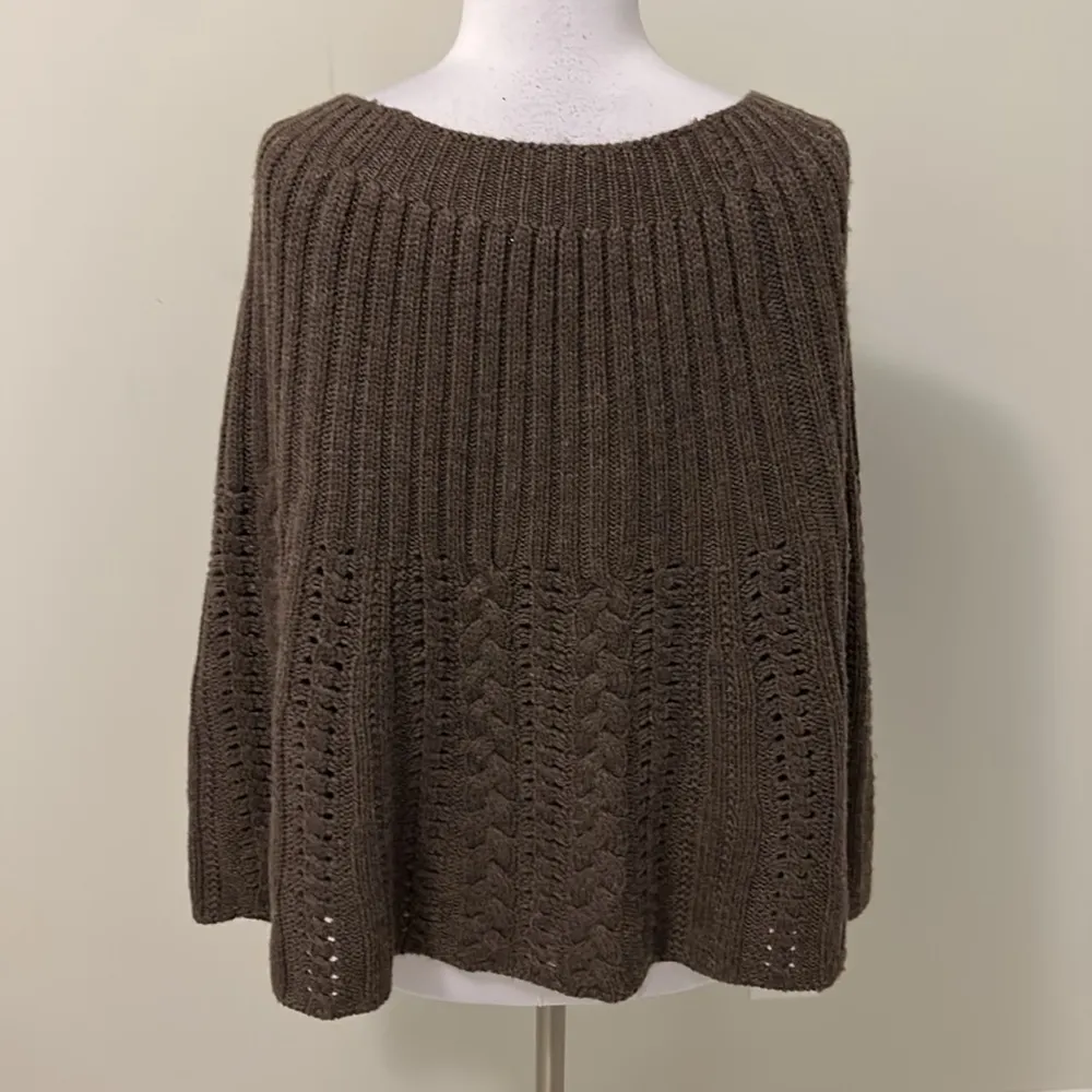 Merino Wool Cableknit Poncho - Image 2