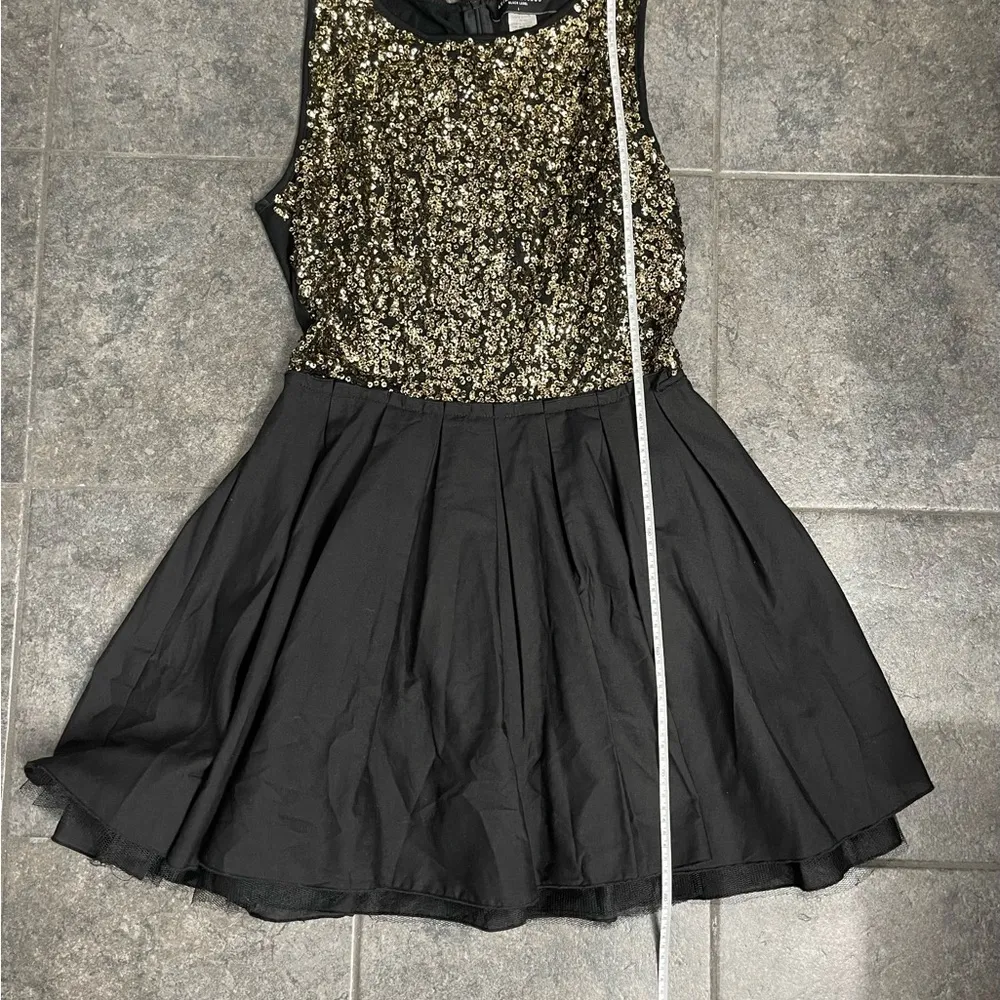 🩵AKIRA CHICAGO BLACK LABEL Gold  Sequin & Black Dress, Size Large - Image 2