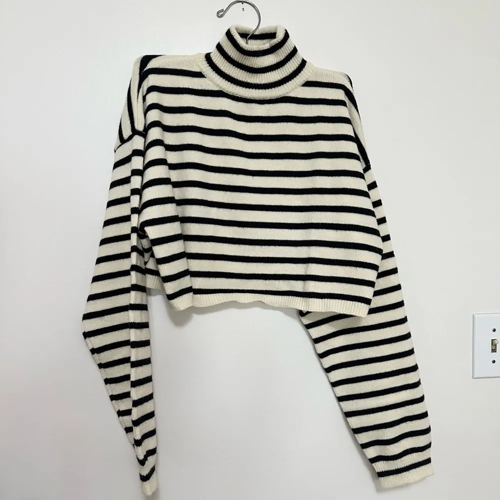 Cider High Neck Striped Cropped Sweater XS - Image 7