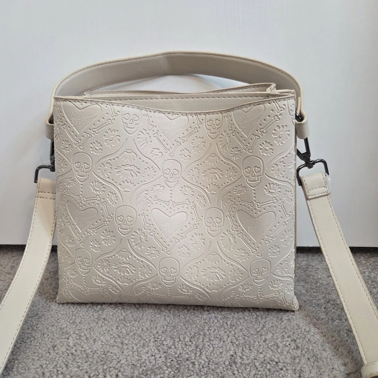 NEW Betsey Johnson Cream Embossed Skull & Heart Crossbody Bag - Image 4