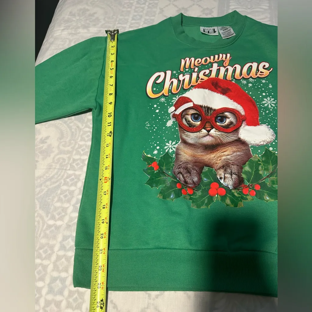 Green Meowy Christmas Cat Sweatshirt Size M - Image 7
