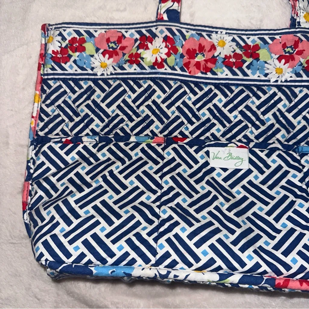 VERA BRADLEY Retired East West Tote in Summer Cottage Cotton Bag Floral Print - Image 9