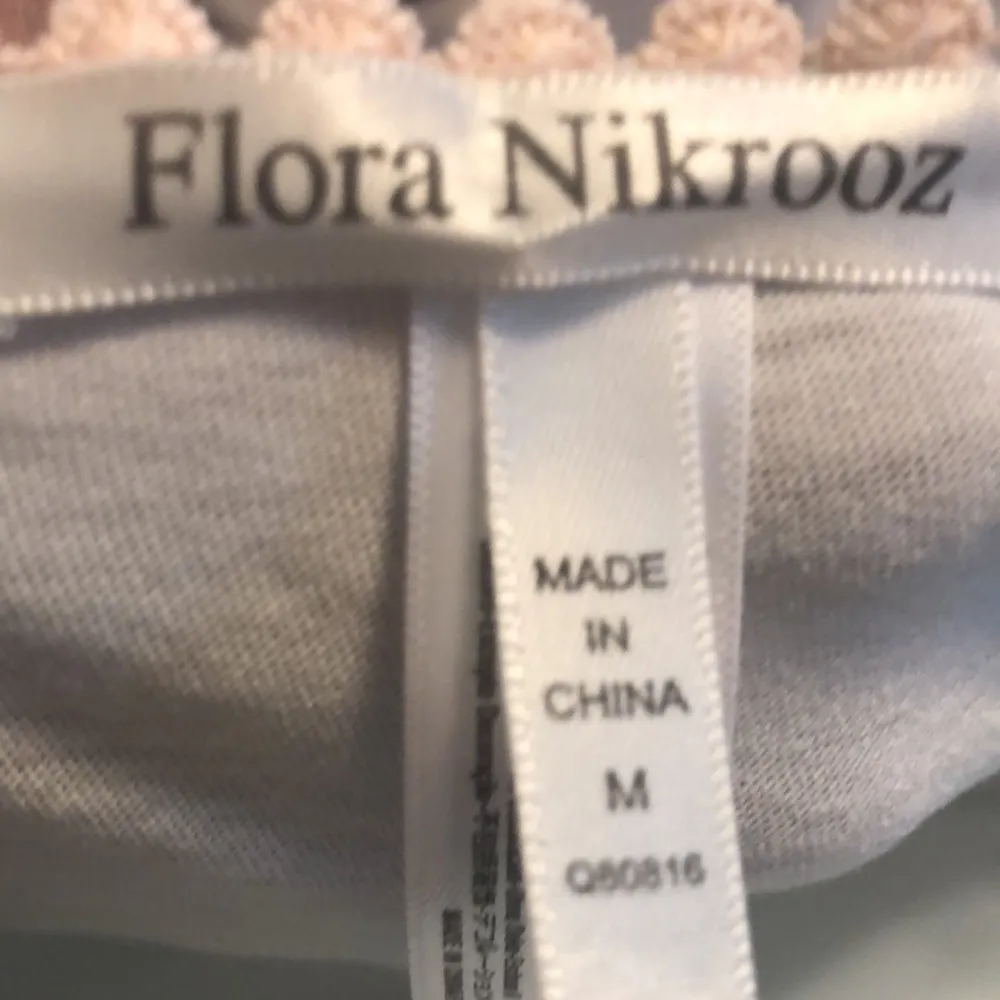 Flora Nikrooz Floral Print Short Bathrobe Kimono Size M Printed Crochet Cuff - Image 3