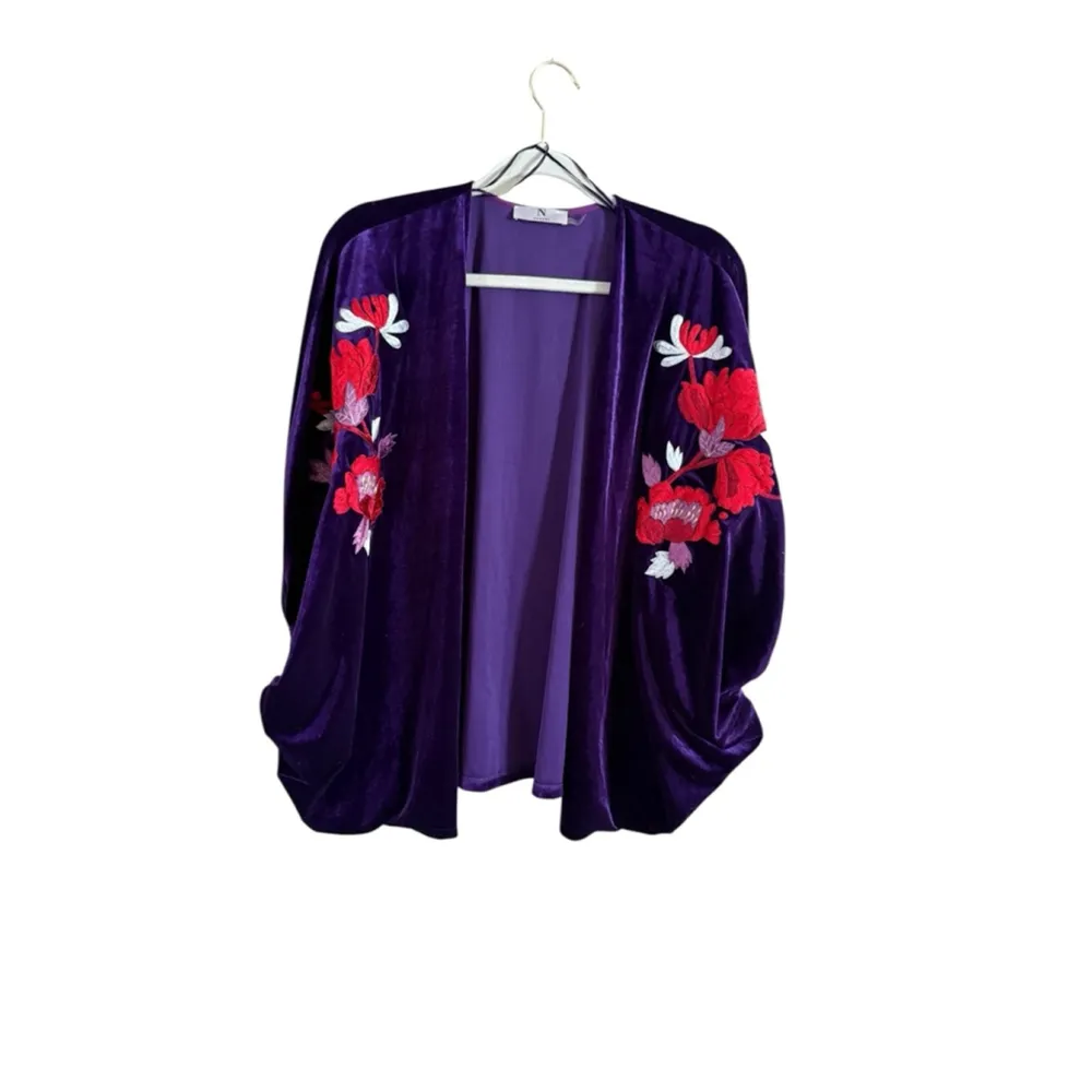 Women's Natori Purple Velvet Embroidered Floral Cardigan XS - Image 2