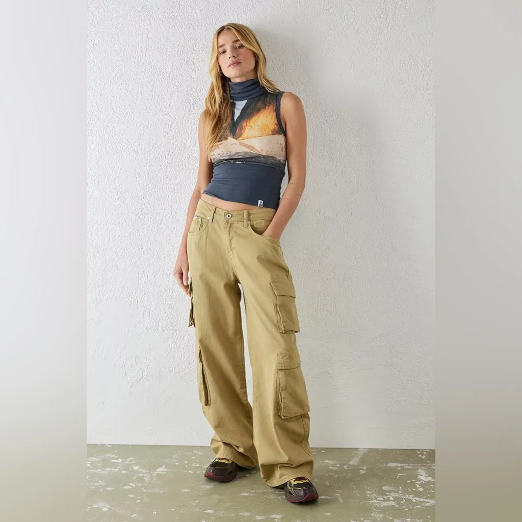 NWOT The Ragged Priest Denim Stone Tan Cargo Jeans Size 28 - Image 2