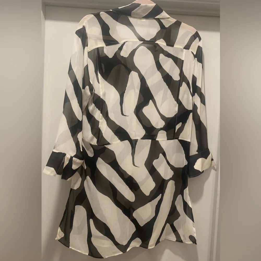 VTG Early 2000s Chico's Black & White Abstract Print Silk Button-Down Blouse - S - Image 10