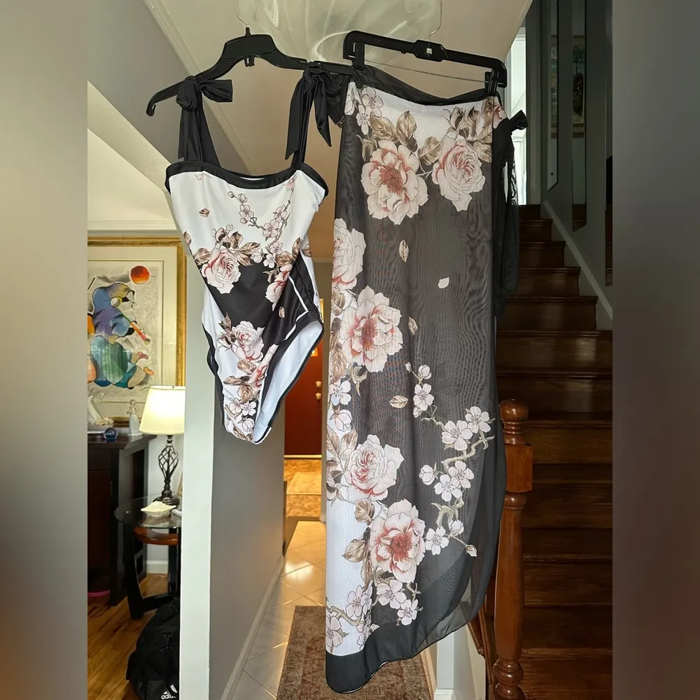 Pretty Matching Floral Swimsuit and Sarong Set Sz L Black Size L - Image 6