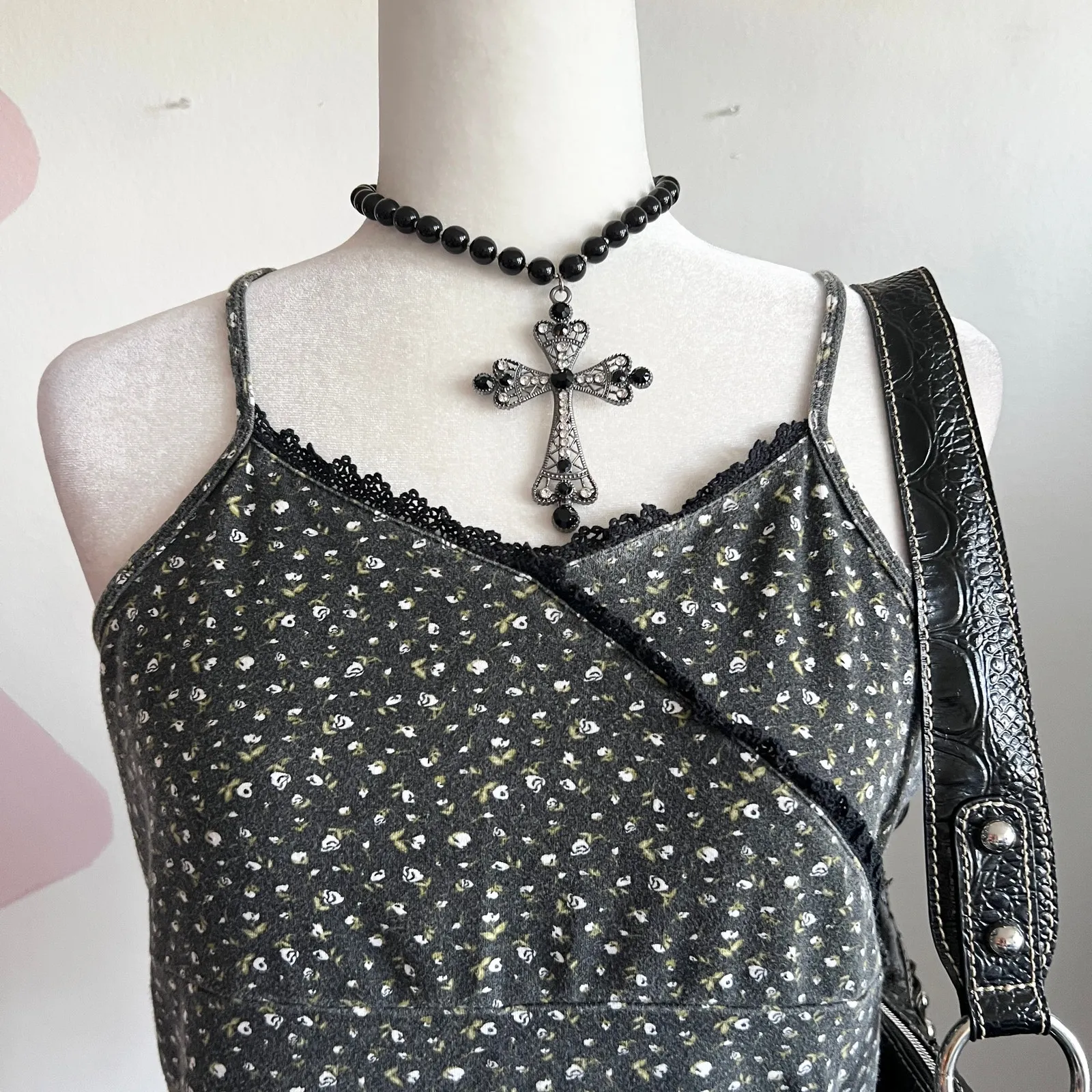 Black Lace Trim Floral Tank Top,‎ Gothic Whimsigoth Grunge Indie Sleaze Medium - Image 2