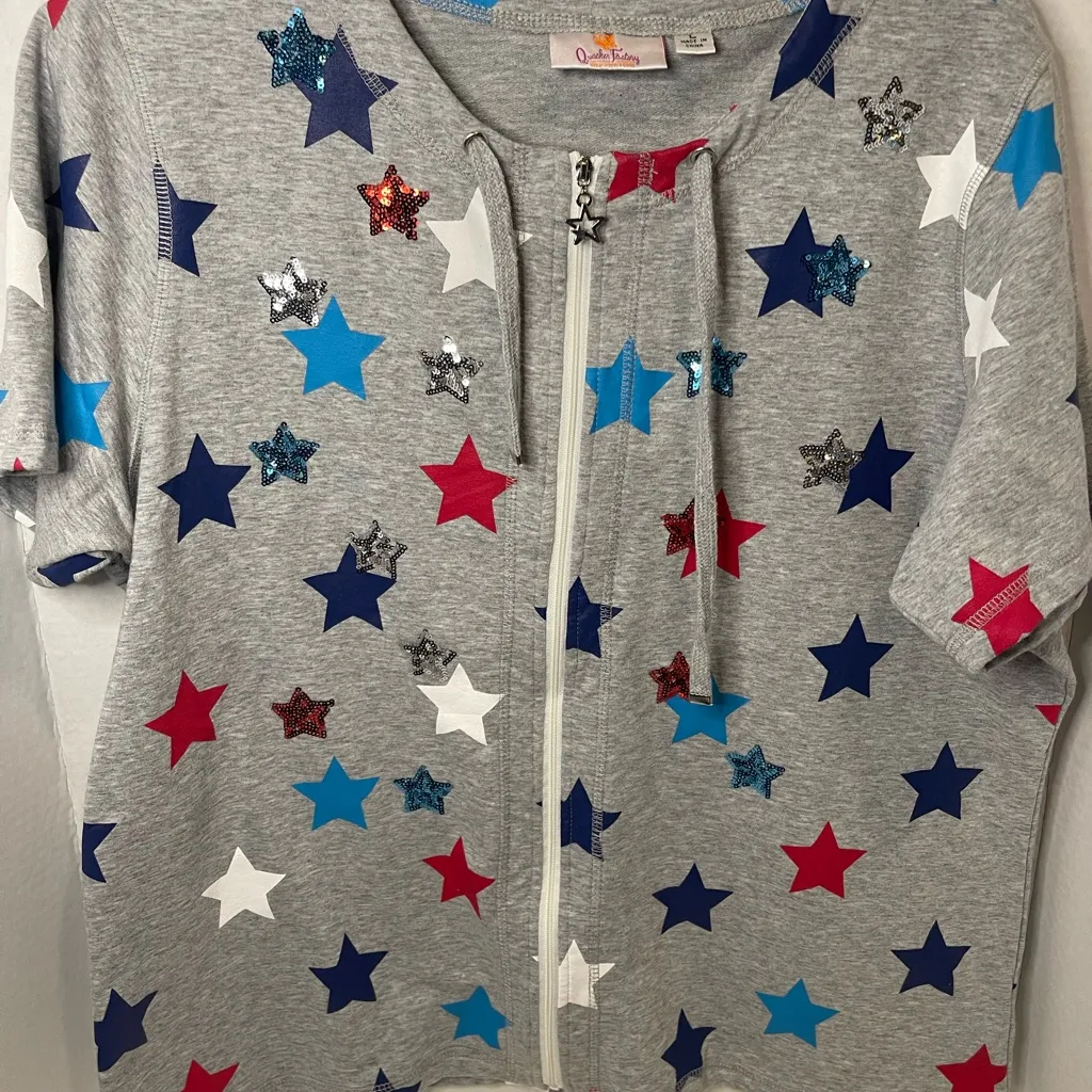 Gray Star Print tee by Quacker Factory Size L - Image 3