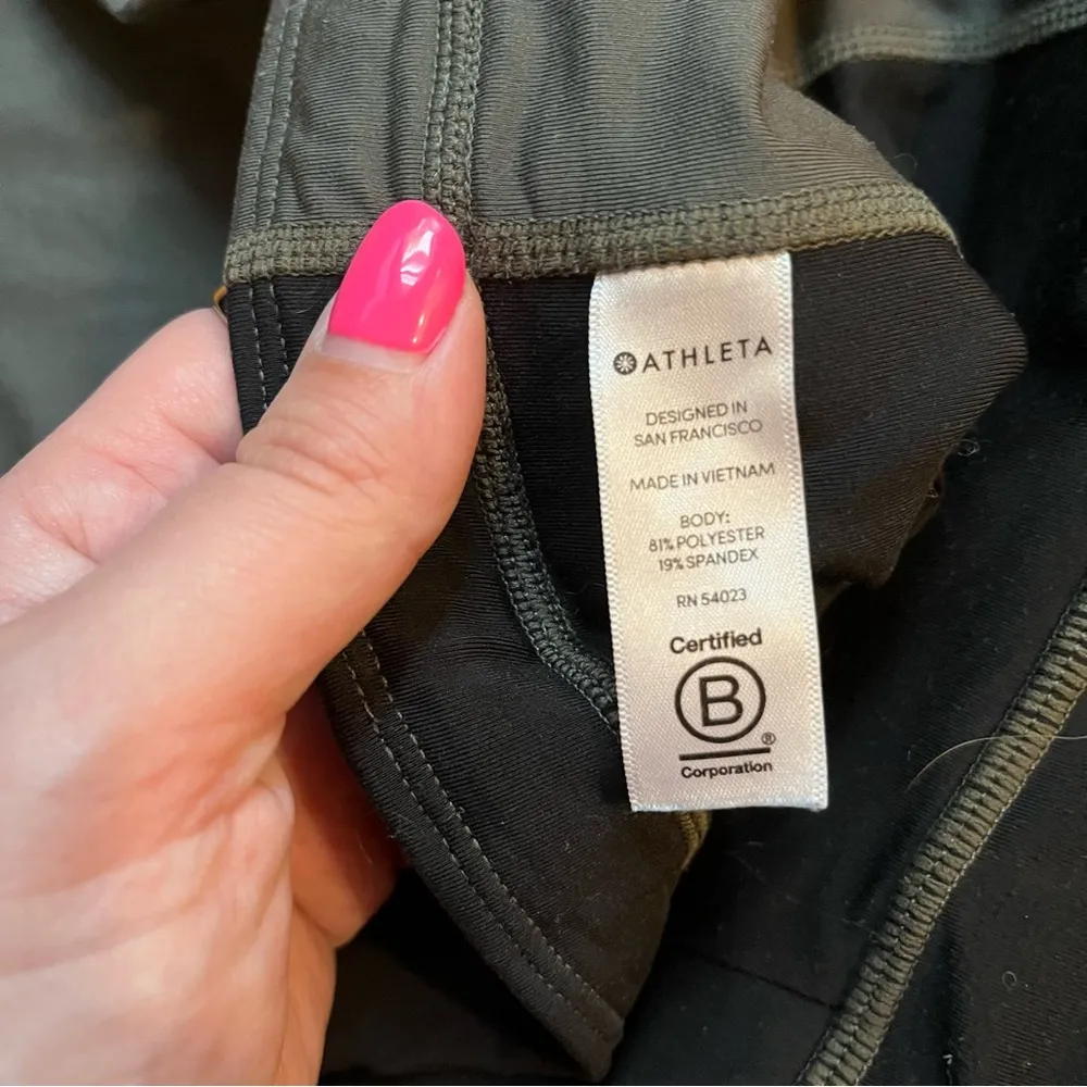 Athleta gray black and lime green leggings size medium - Image 4