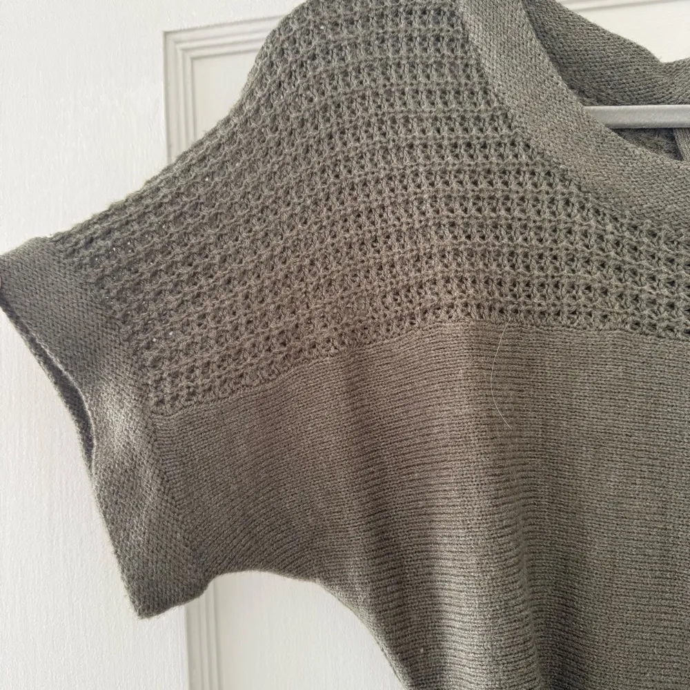 ⭐️ Sweater Project Khaki Olive Green Short Sleeve Sweater Tunic Size Small EUC - Image 2