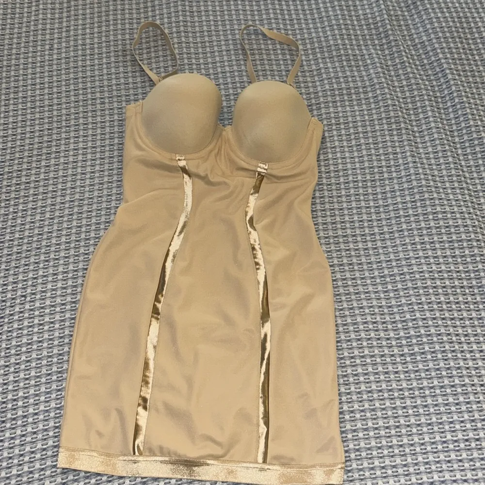 Maidenform Ultra-Firm Control Convertible Shapewear Slip with Underwire Support - Image 5