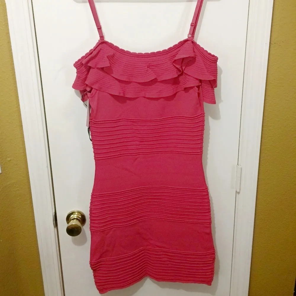 Guess women's size 10 ruby rose off shoulder ruffle bandage body con dress - Image 4