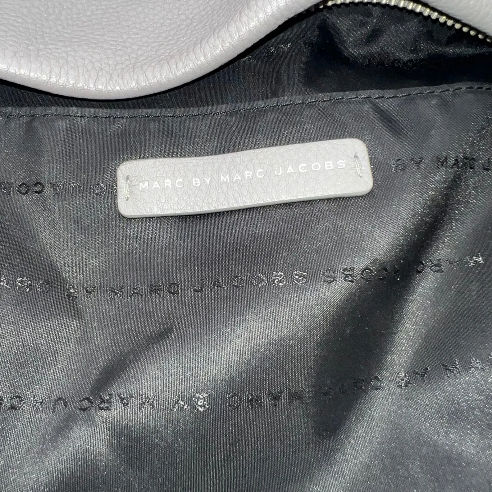 Marc by Marc Jacobs Gray Leather Shoulder Bag Crossbody Hobo Designer Purse - Image 10