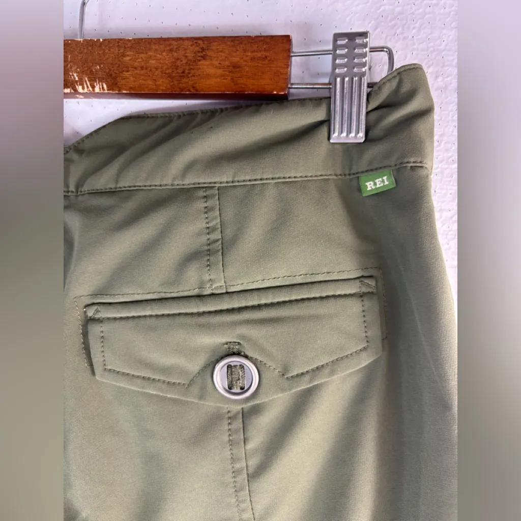 REI 6 Gorpcore Capri Pocketed Hiking Pants in Green - Image 9